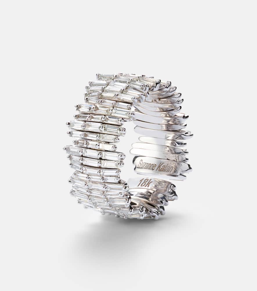 18kt white gold ring with diamonds