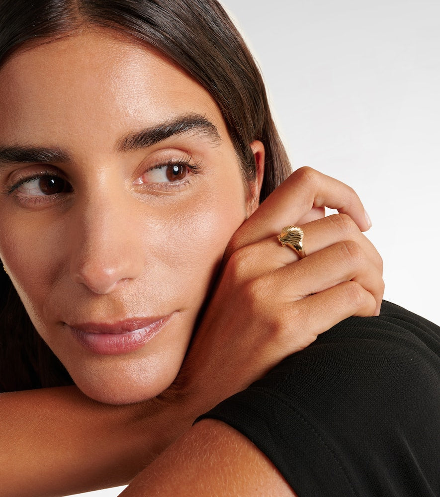 Venus 14kt gold ring