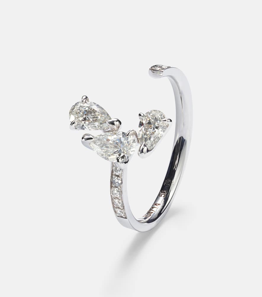 Serti sur Vide 18kt white gold ring with diamonds