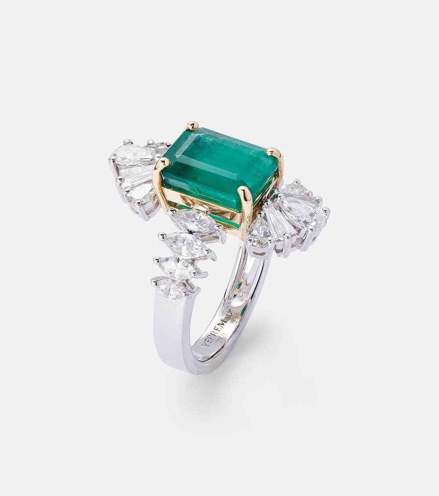 Reign Supreme 18kt white gold ring with diamonds and emerald