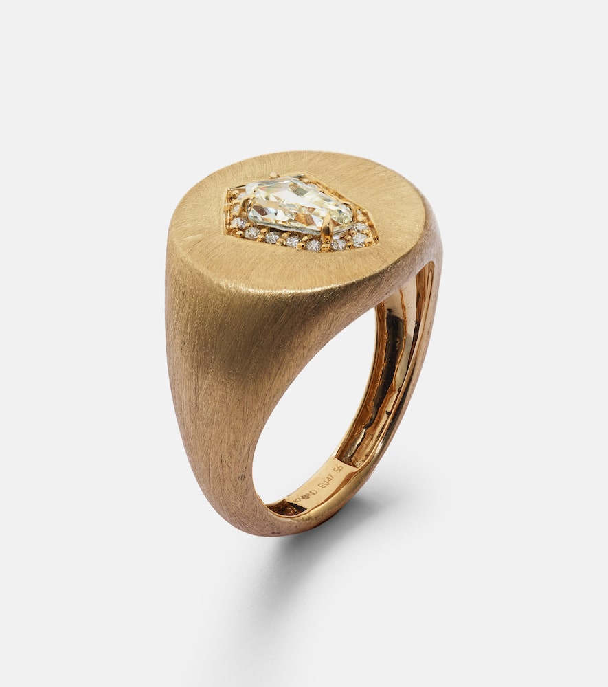 Kite 18kt gold pinky ring with diamonds