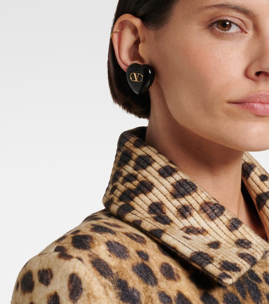 VLogo heart earrings