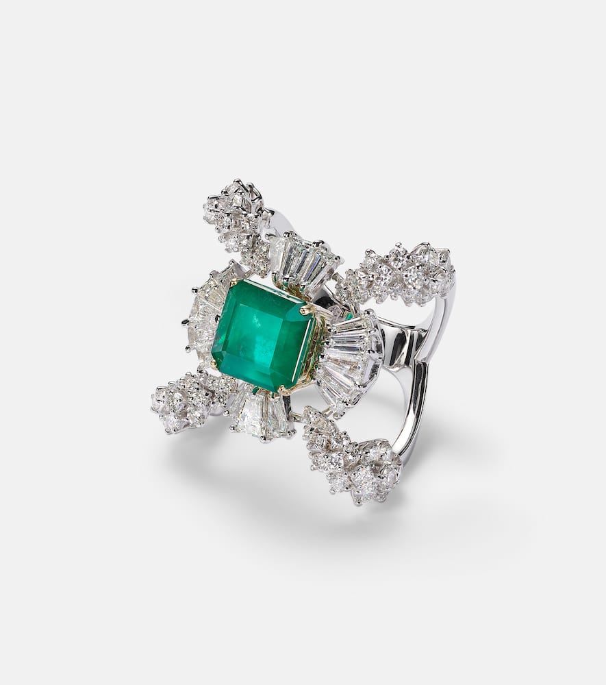 Reign Supreme 18kt white gold ring with emerald and diamonds