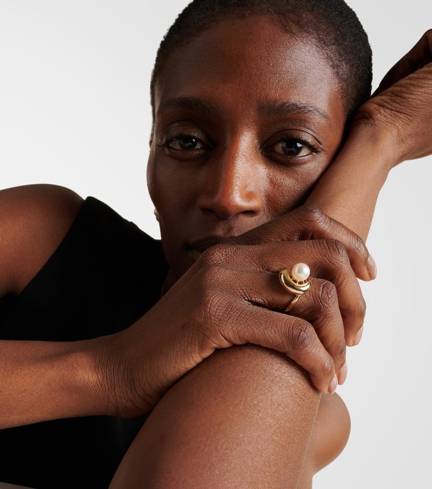 Pearl Curl 14kt gold ring with freshwater pearl