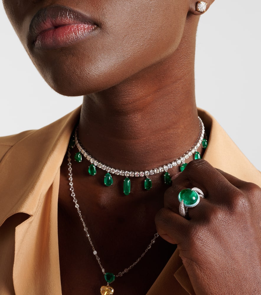 18kt white gold ring with emeralds and diamonds