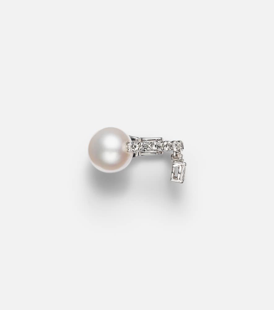 Pearlescent 18kt white gold single ear cuff with diamonds and freshwater pearl