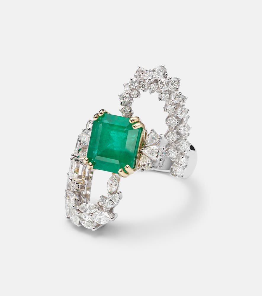 Reign Supreme 18kt white gold ring with emerald and diamonds