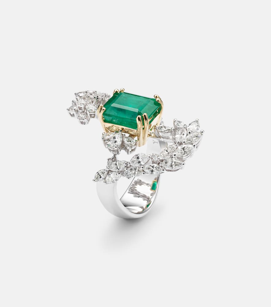Reign Supreme 18kt white gold ring with emerald and diamonds