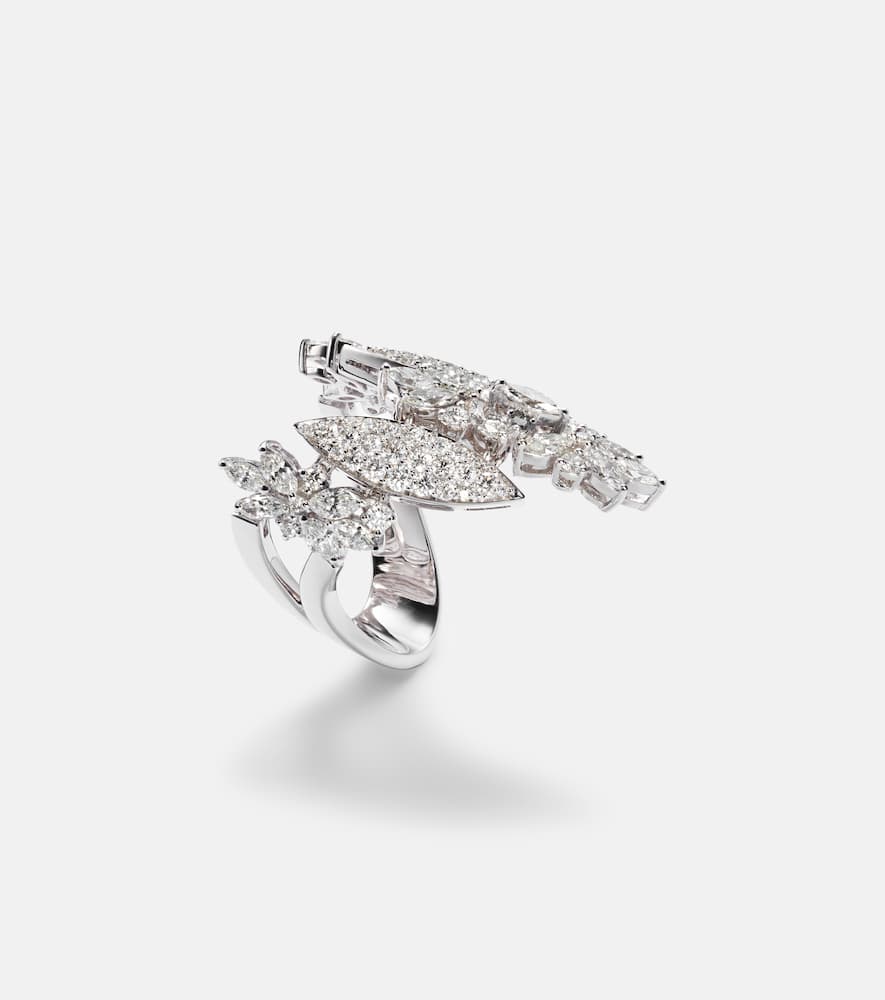 18kt white gold ring with diamonds
