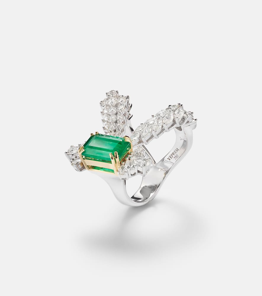Reign Supreme 18kt white gold ring with emerald and diamonds