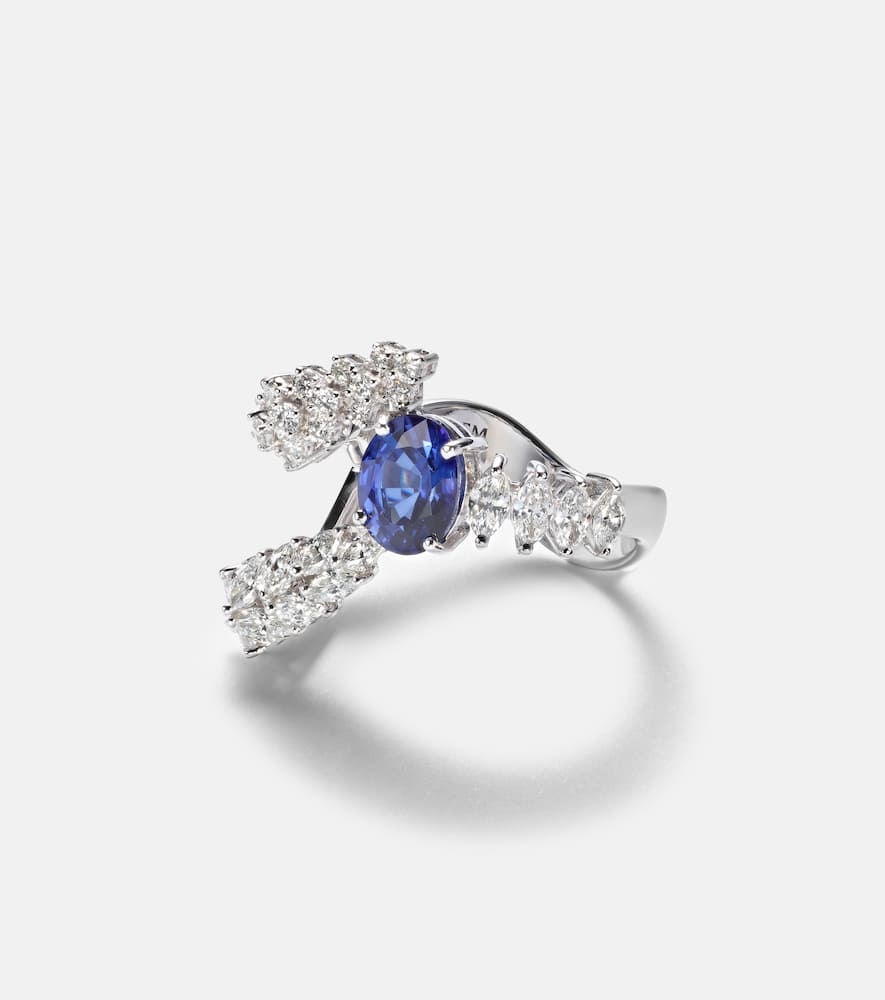 Reign Supreme 18kt white gold ring with sapphire and diamonds