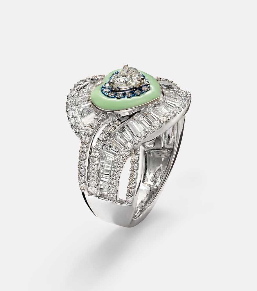 18kt white gold ring with diamonds