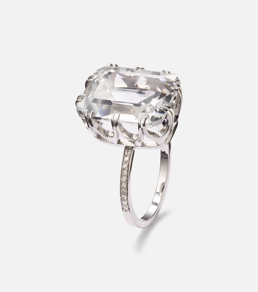 Oblong 18kt white gold ring with topaz and diamonds