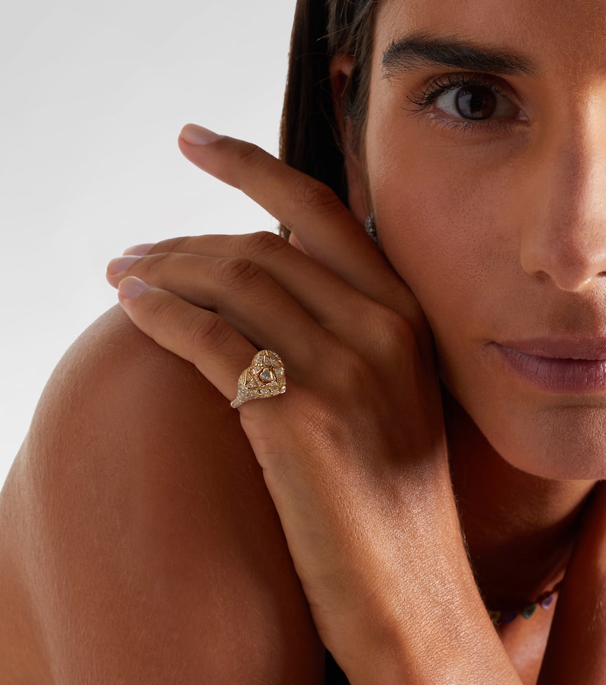 18kt gold pinky ring with diamond