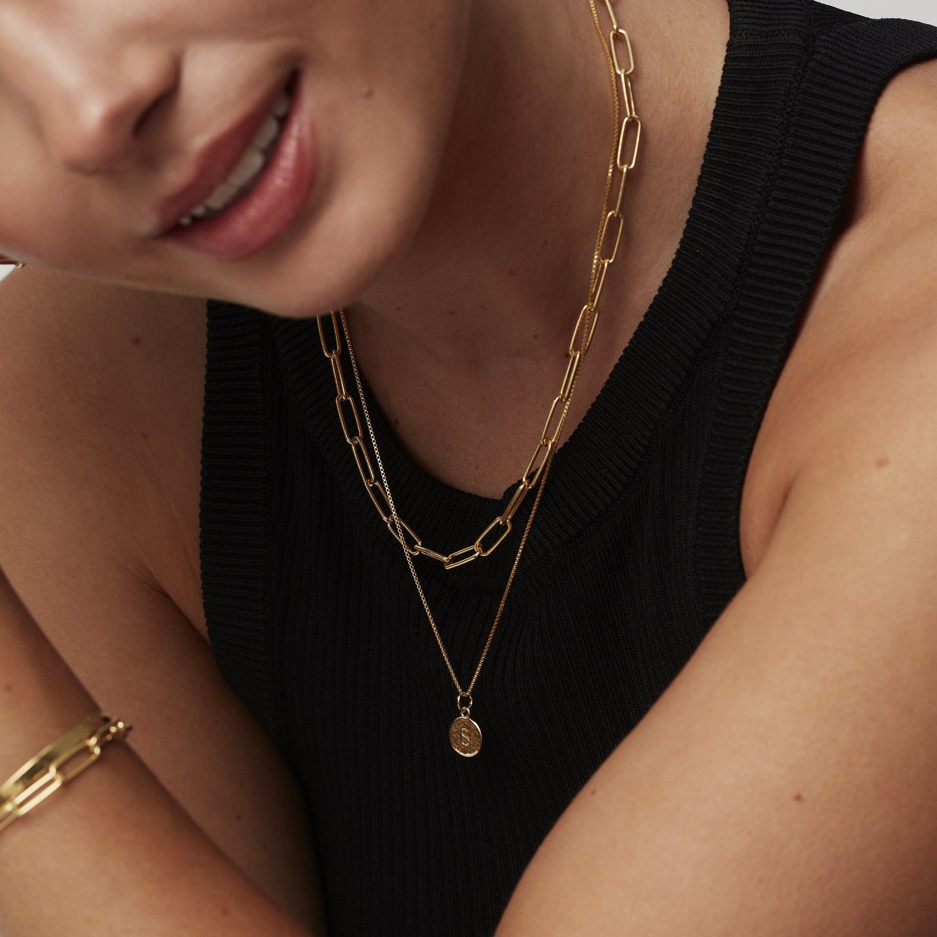 Initial Hammered Disc Curb Chain Necklace in Silver