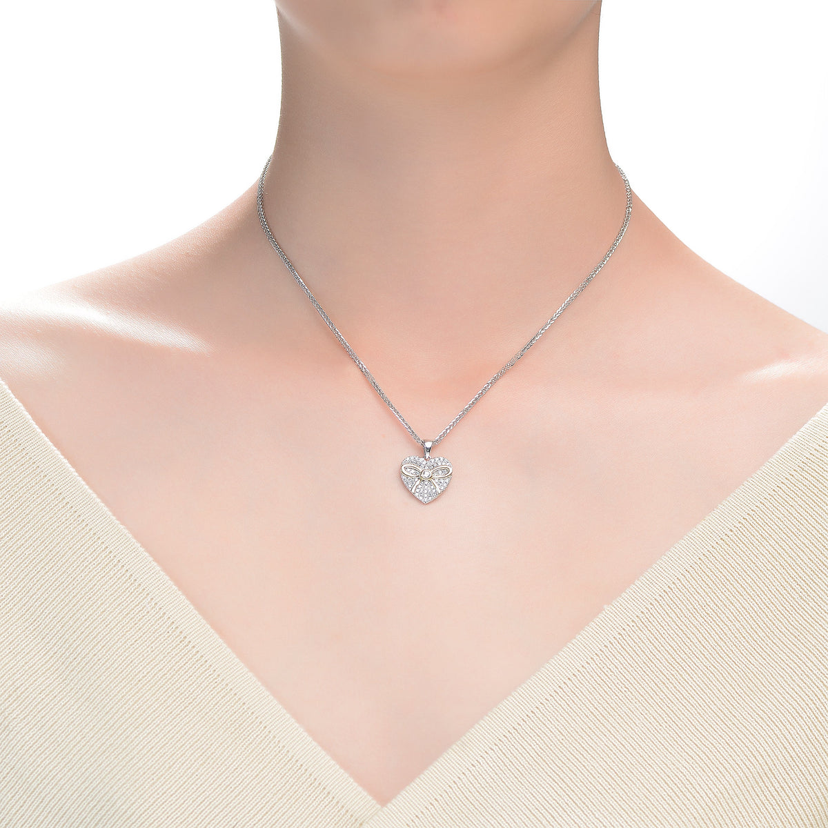 Vilette Classic Heart Bow Necklace