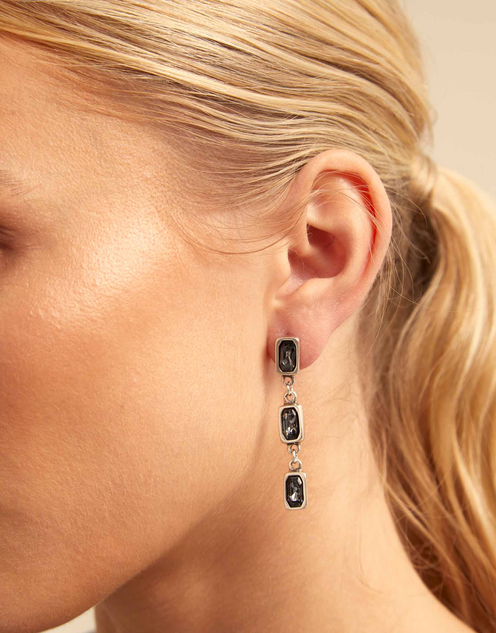 Drop earrings with gray crystals