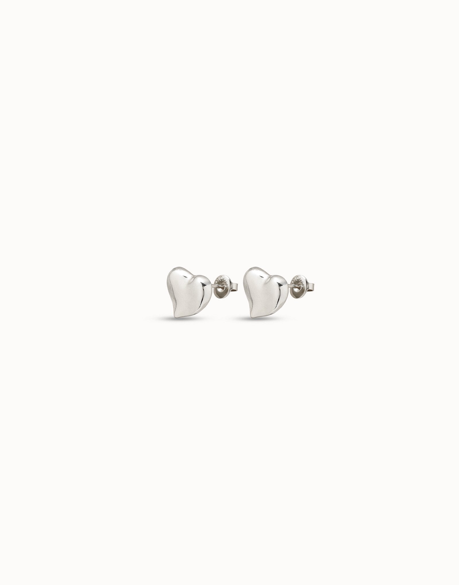 Stud earrings with heart shape