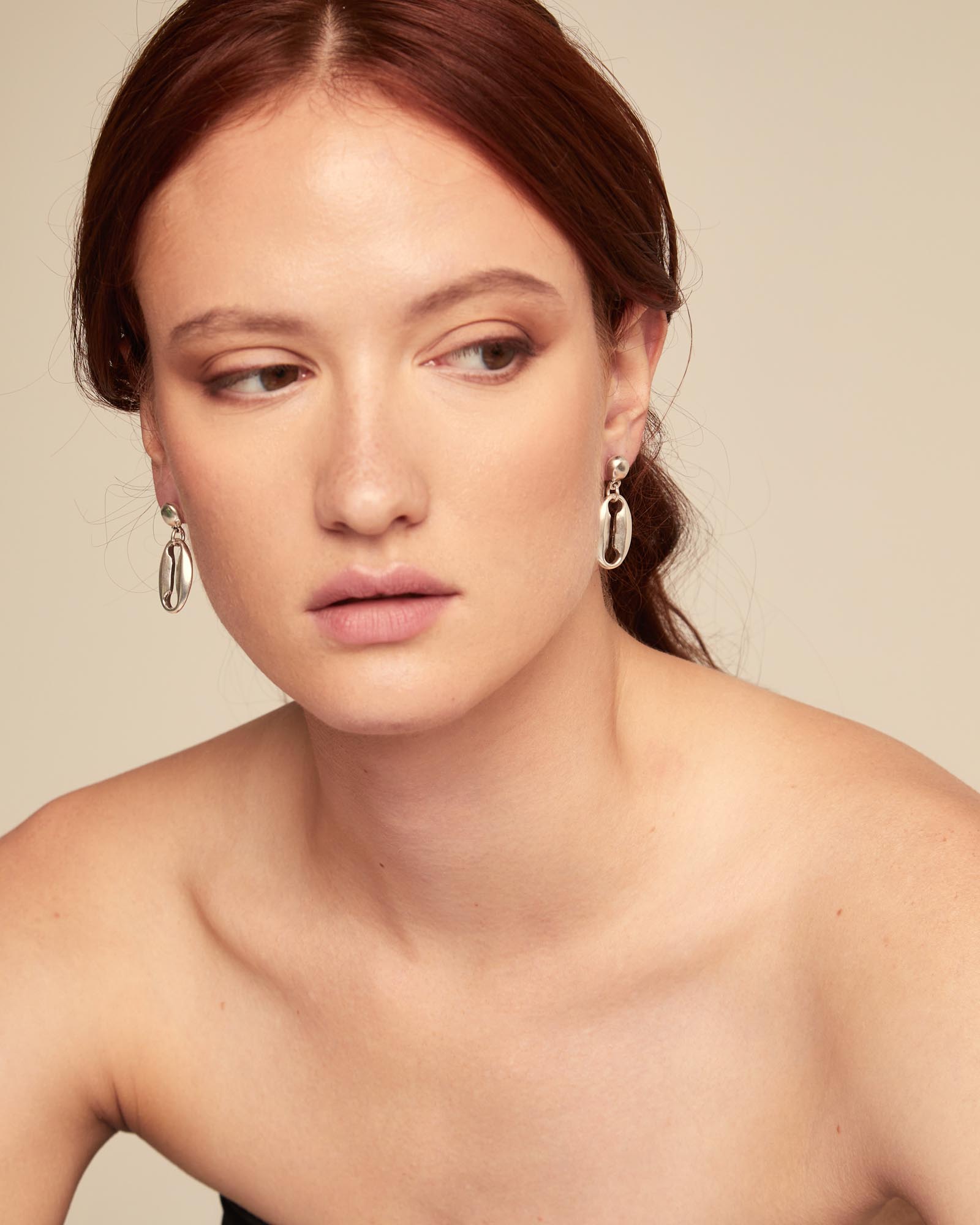 Link shape drop earrings