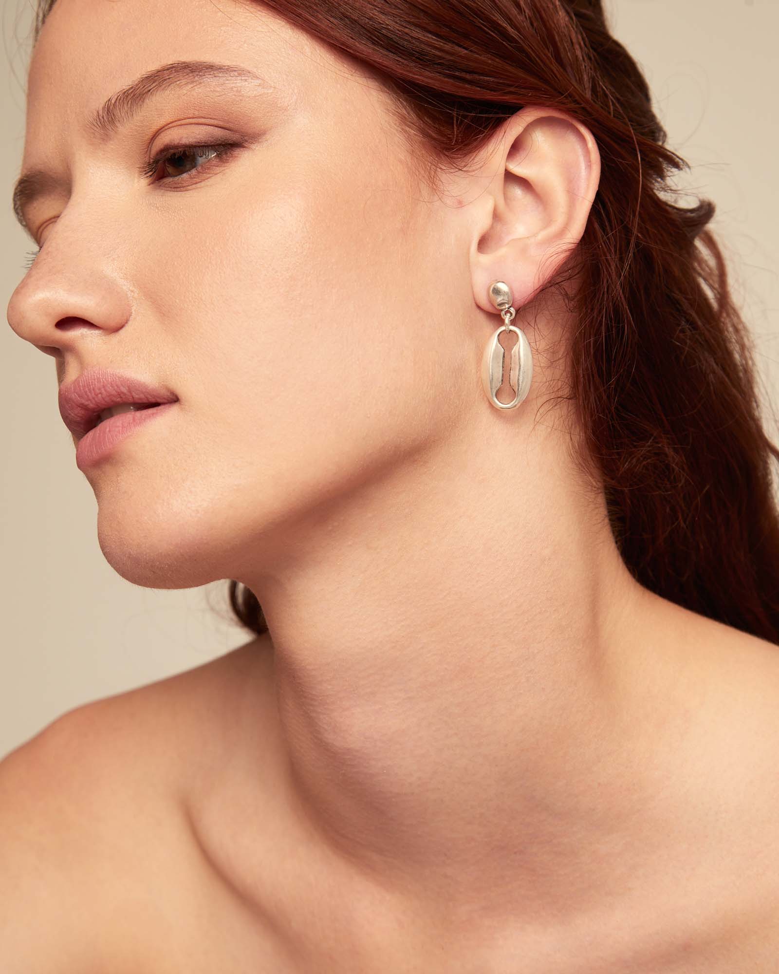 Link shape drop earrings