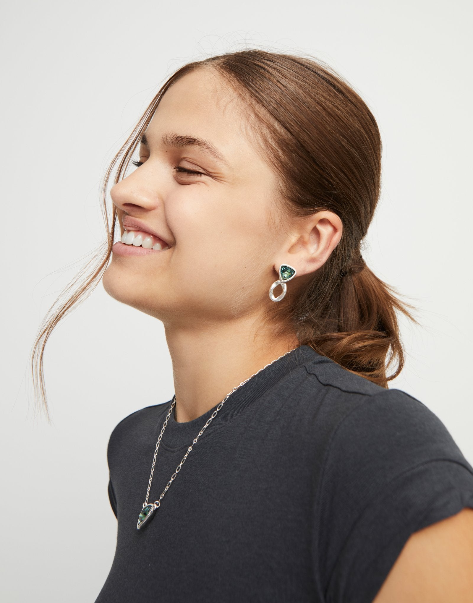 Drop earrings with green crystals