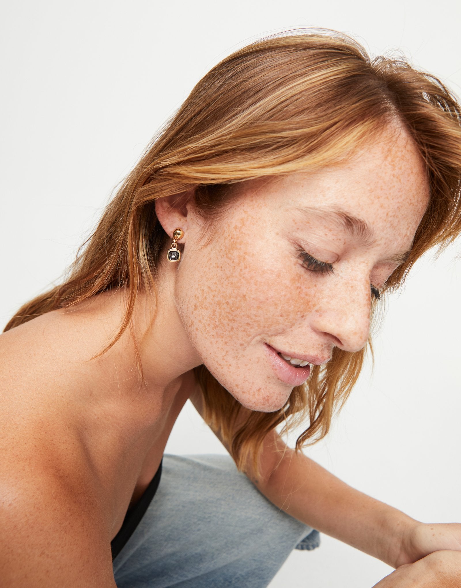 Drop earrings with black crystal
