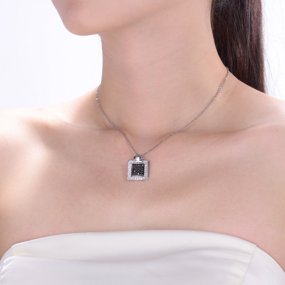 Raquelle Multi-Frame Necklace