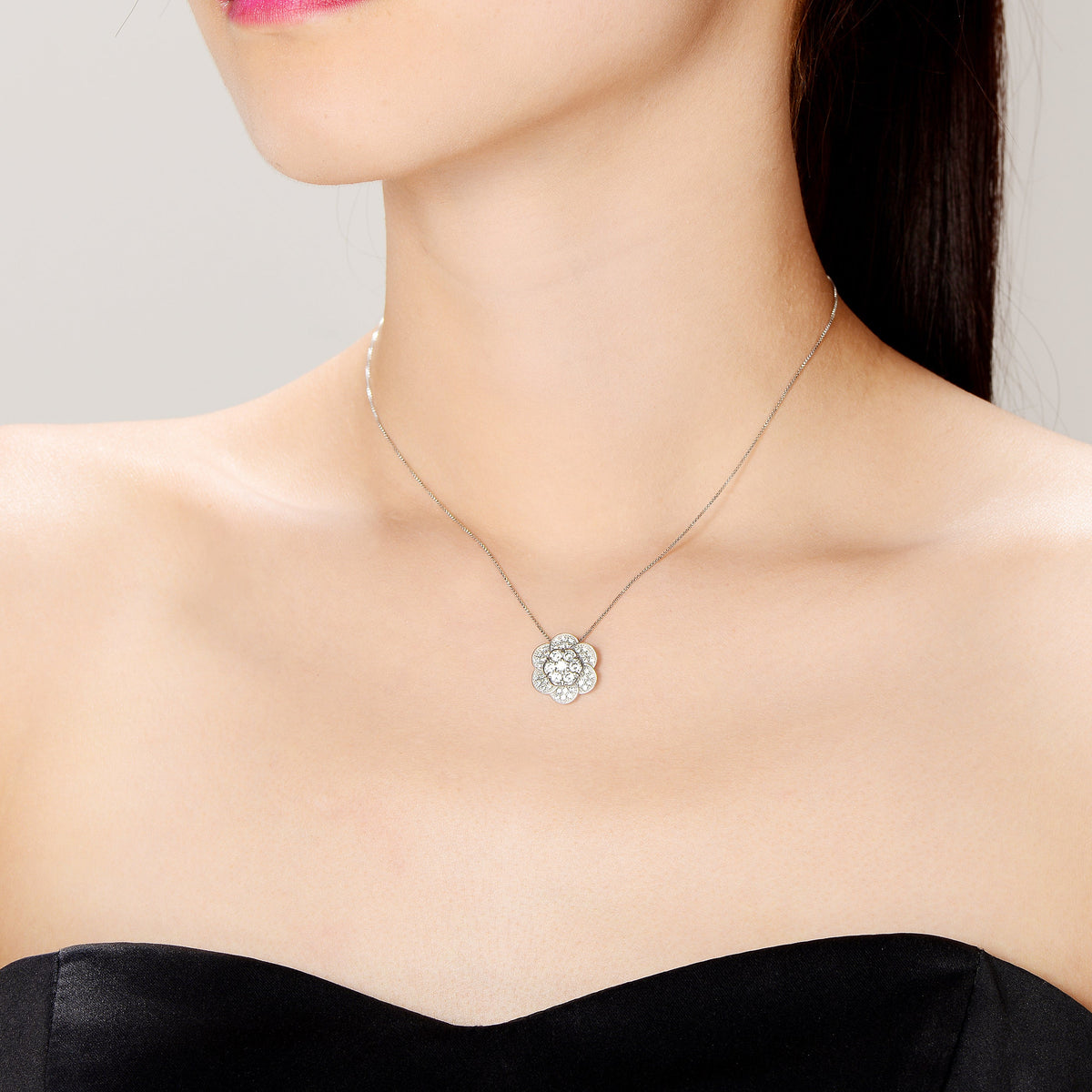 Louise Midi Flower Pendant