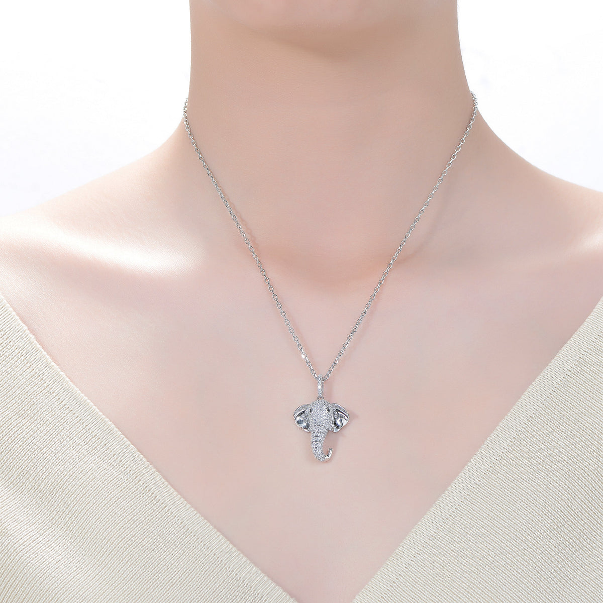 Léa Lucky Elephant Pendant Necklace