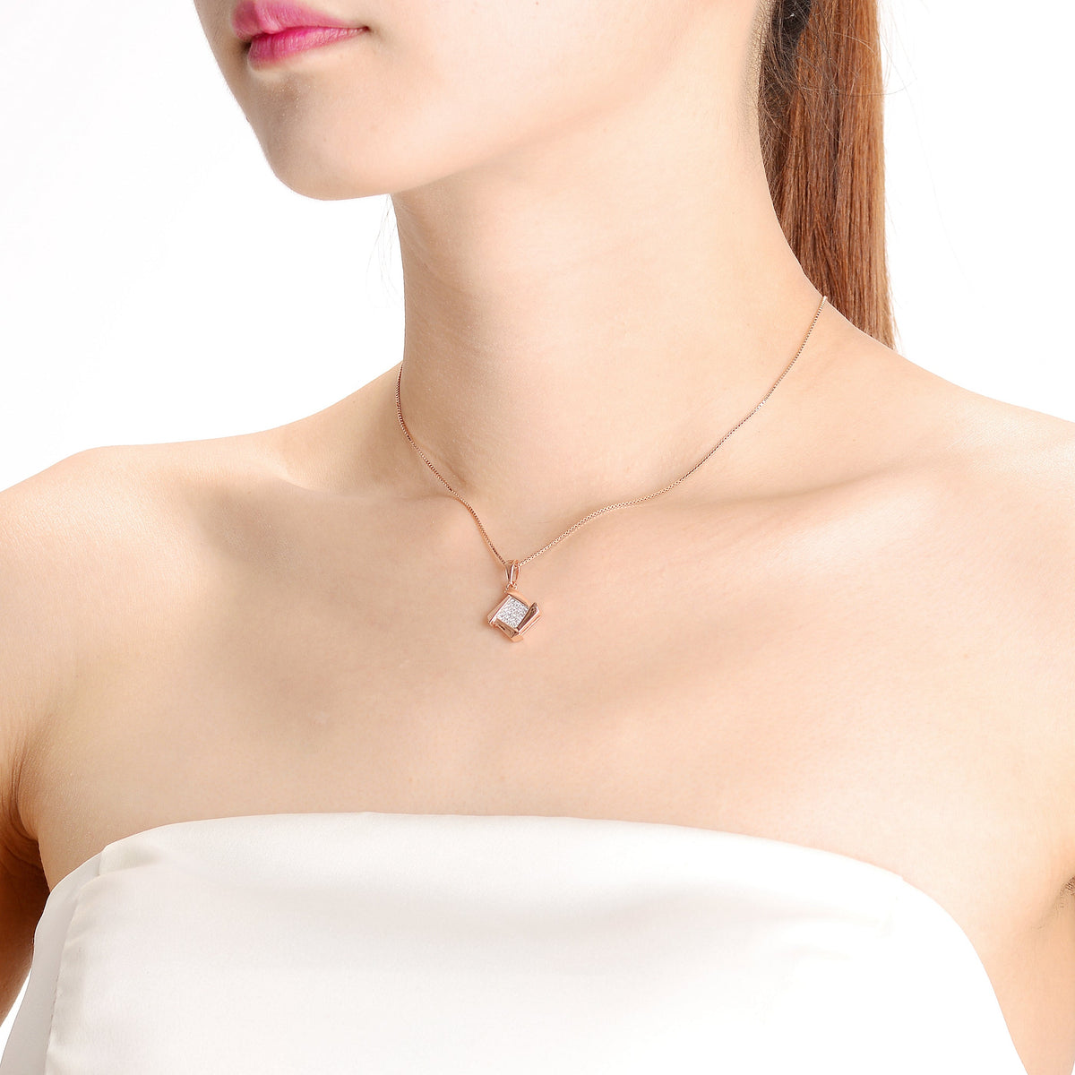 Ariana Dainty Pendant Necklace