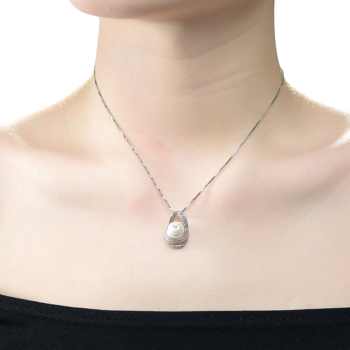 Madeleine Infinity Pearl Pendentif Necklace
