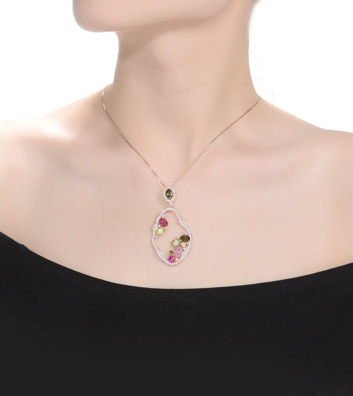 Élise Asymmetrical Oval Pendentif Necklace