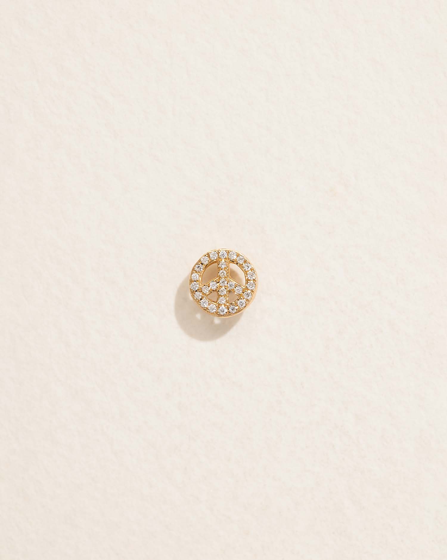 Pavé Peace Stud