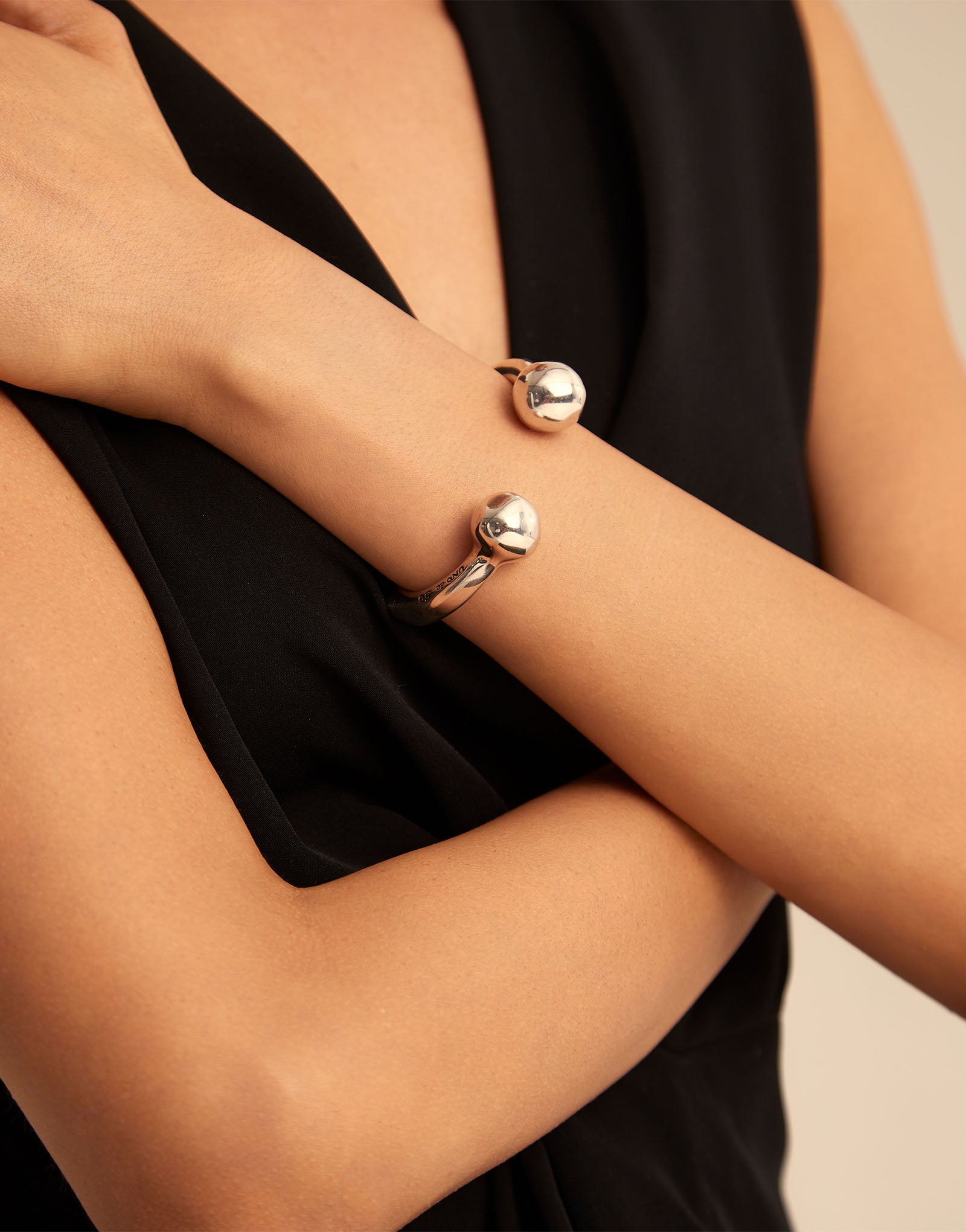 Bangle bracelet with double ball