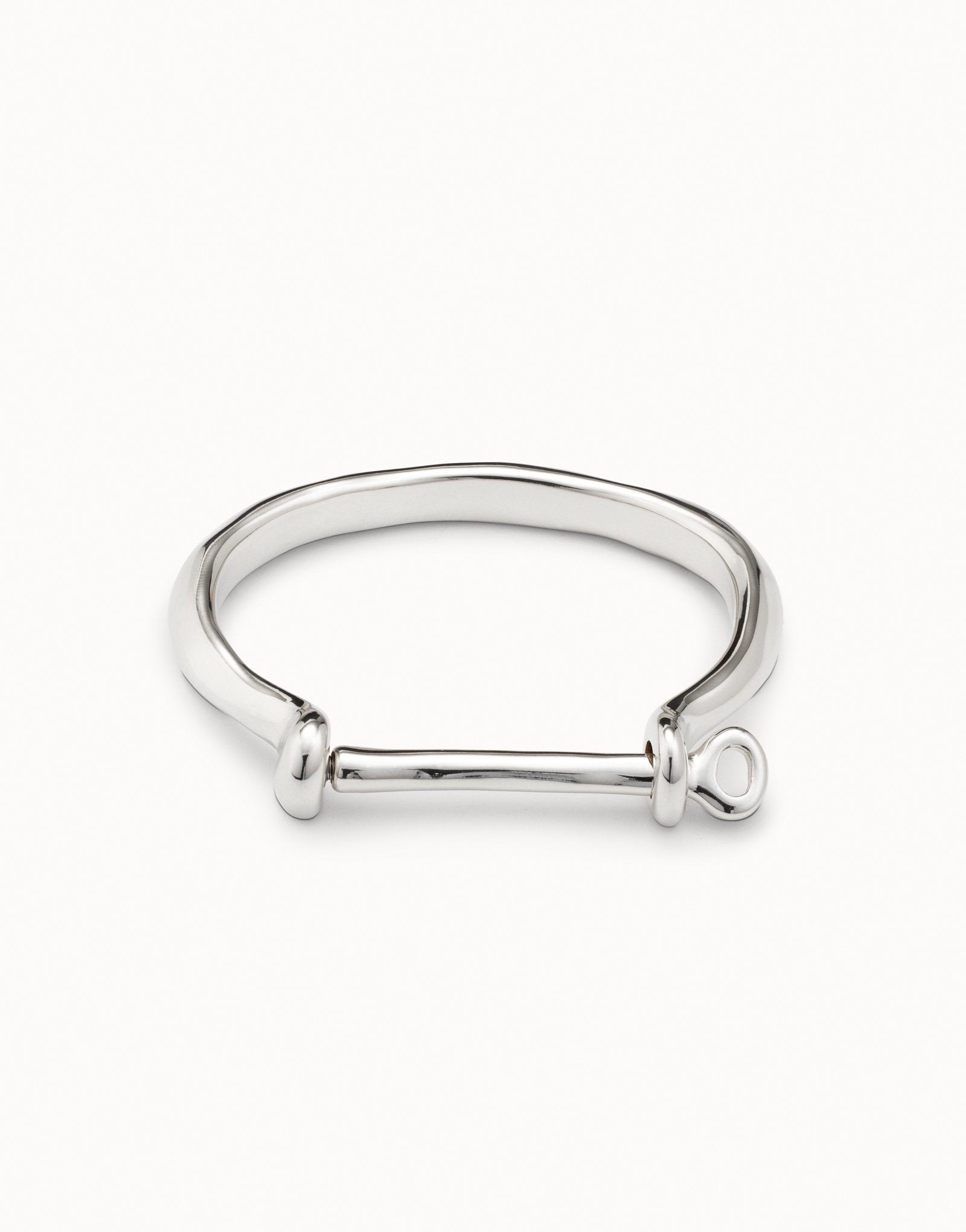 Bangle bracelet with a shackle shaped clasp