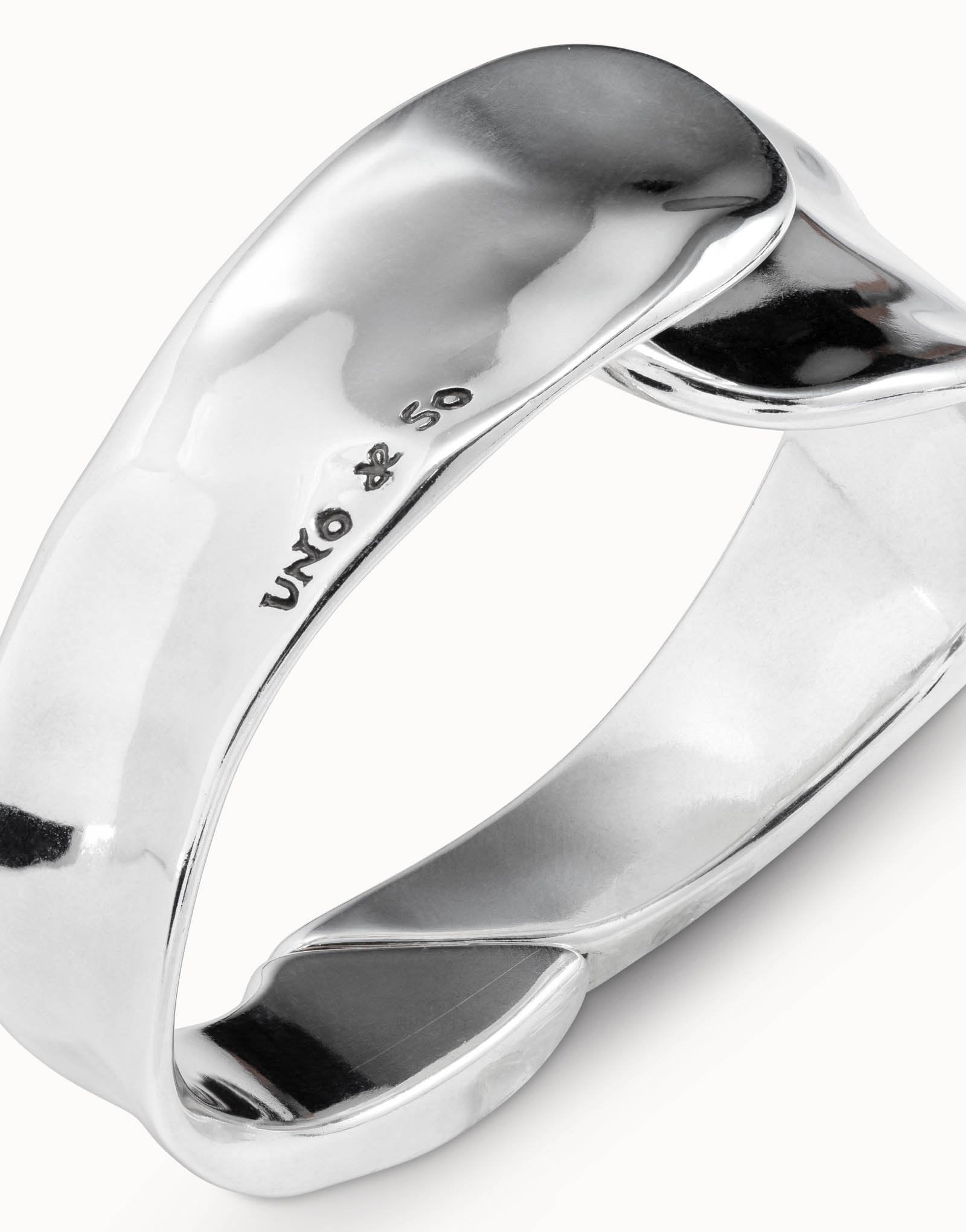 Waves shaped bangle bracelet
