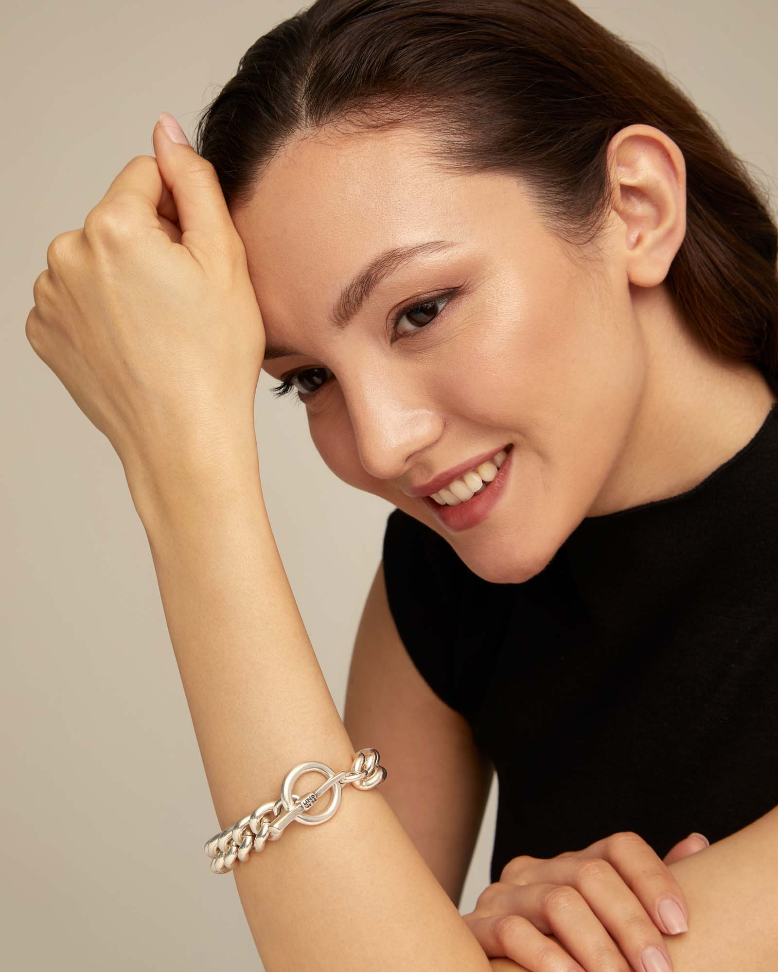 Curb link chain bracelet