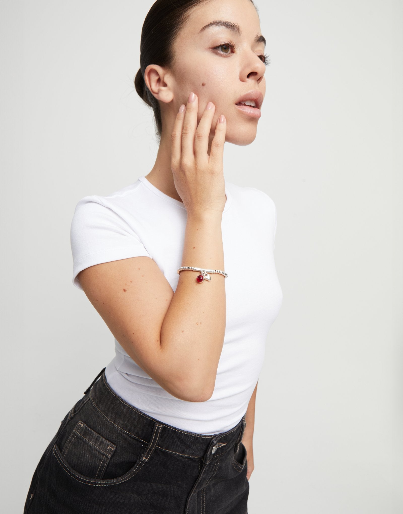 Beaded bracelet with red murano glass
