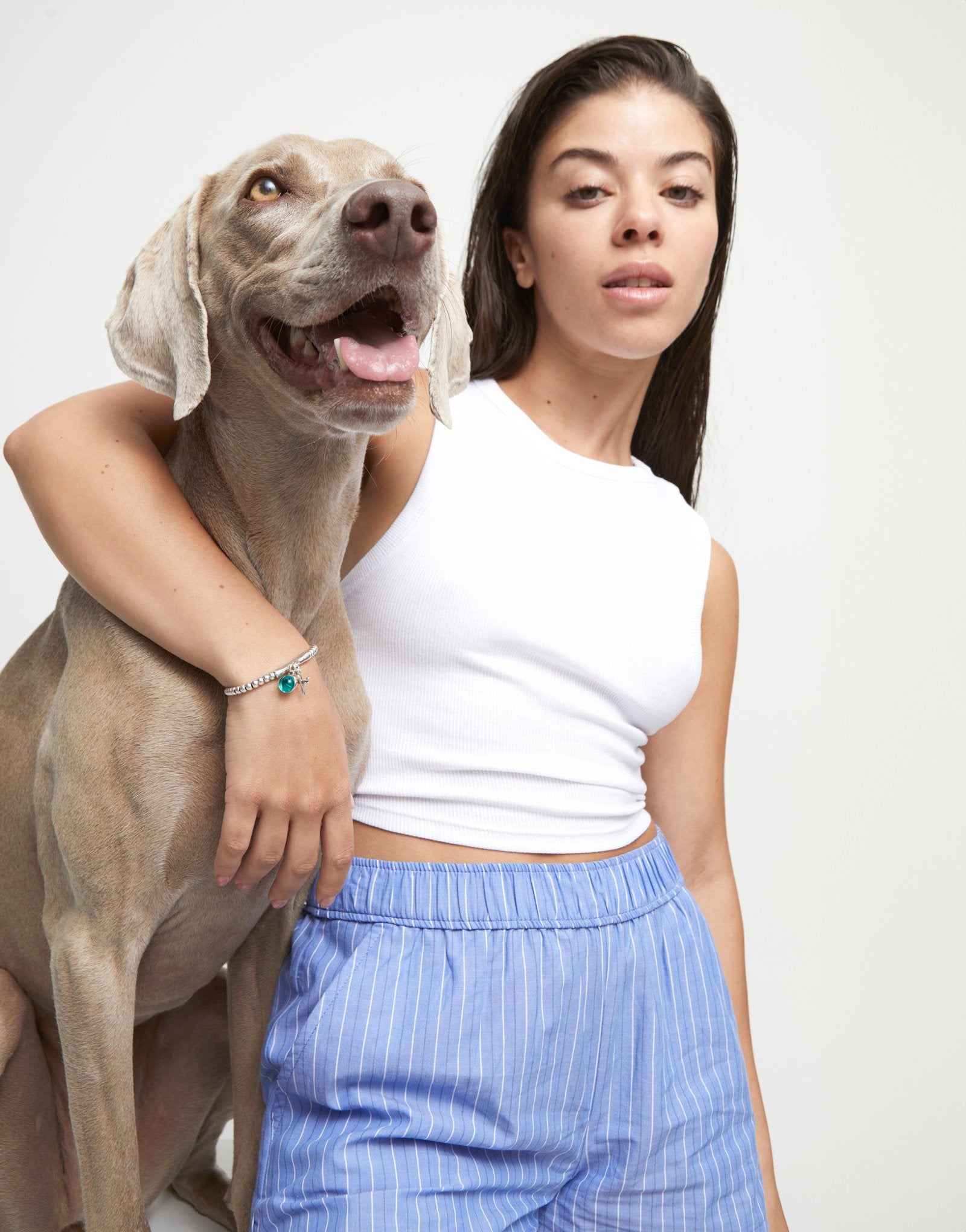 Beaded stretch bracelet with a murano glass and a dragonly