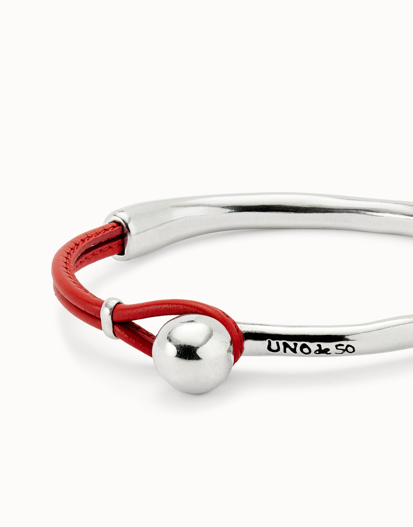 Bangle bracelet with coral leather