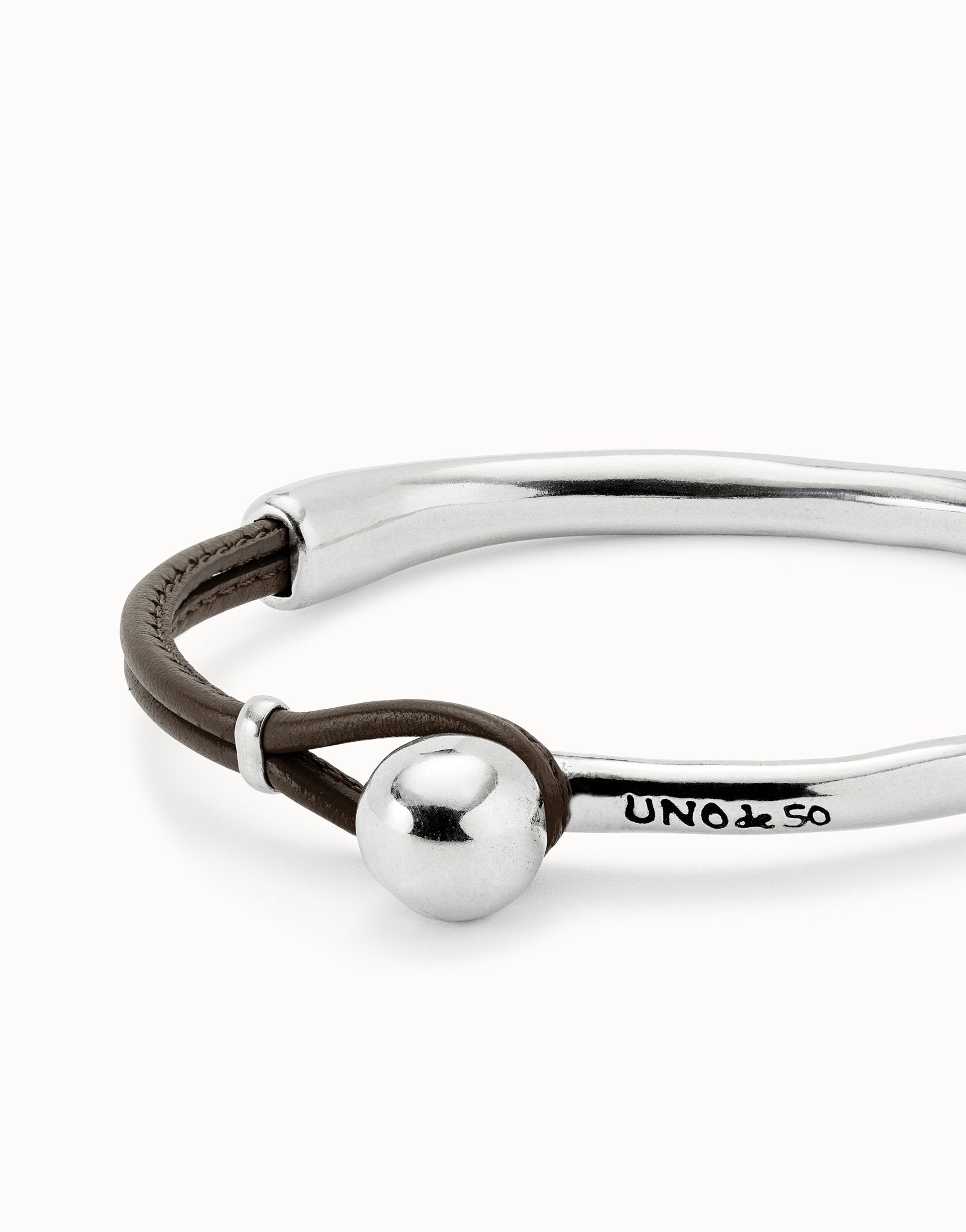 Bangle bracelet with brown leather