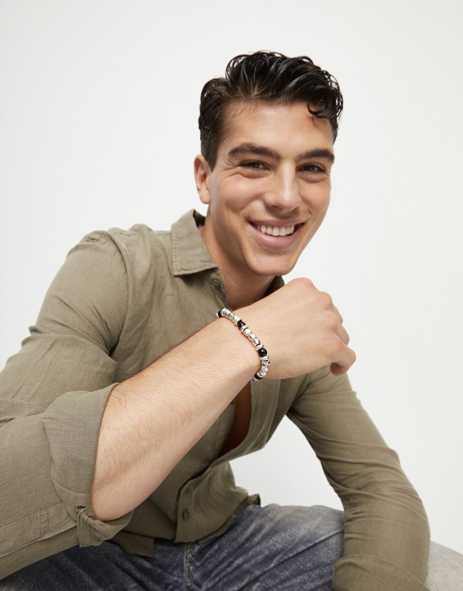 Beaded bracelet with silver and black Murano glass beads