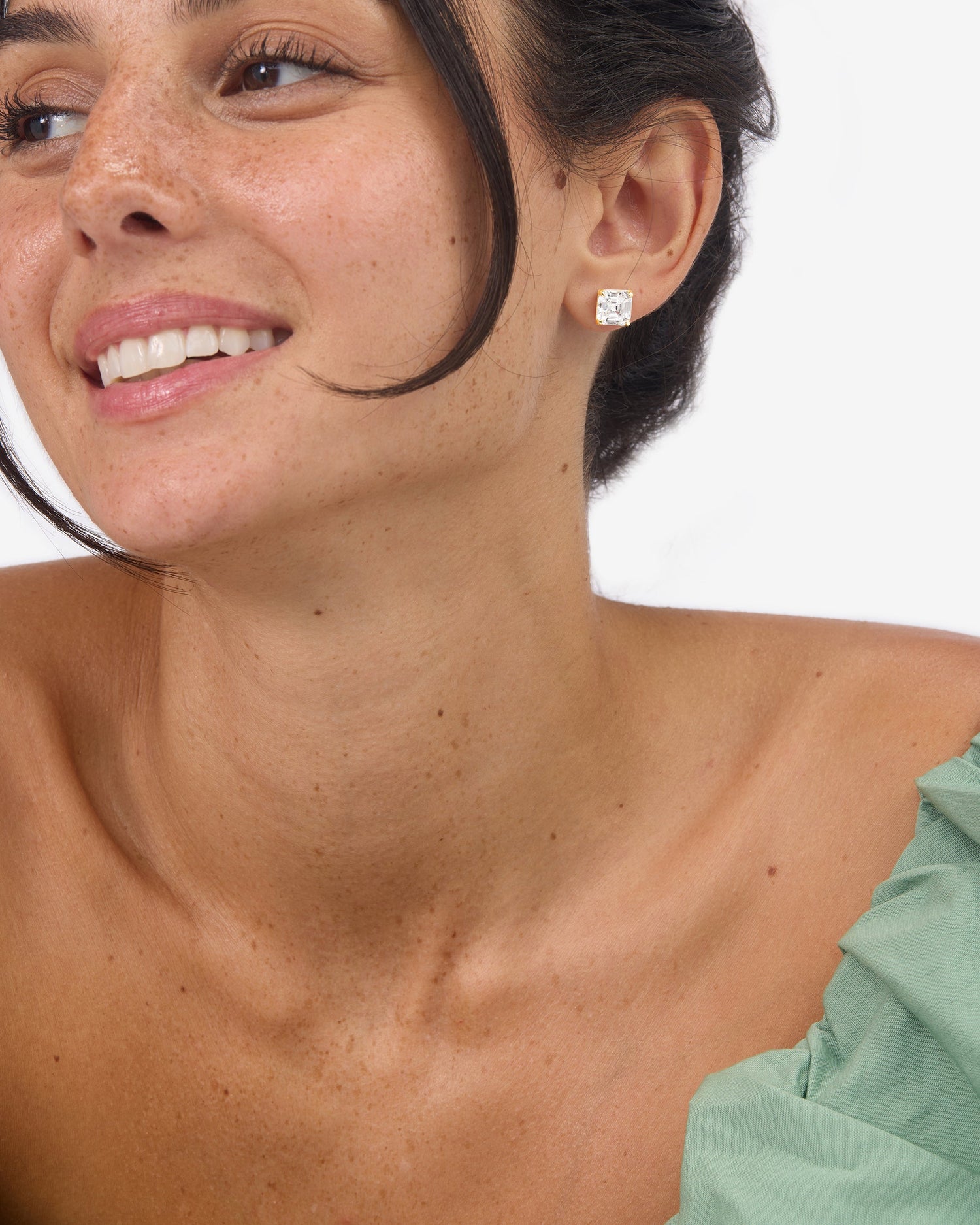 the-queens-8mm-studs-in-gold-and-white-diamondettes