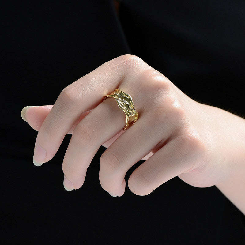 Ariana Wavy Sparkle Ring