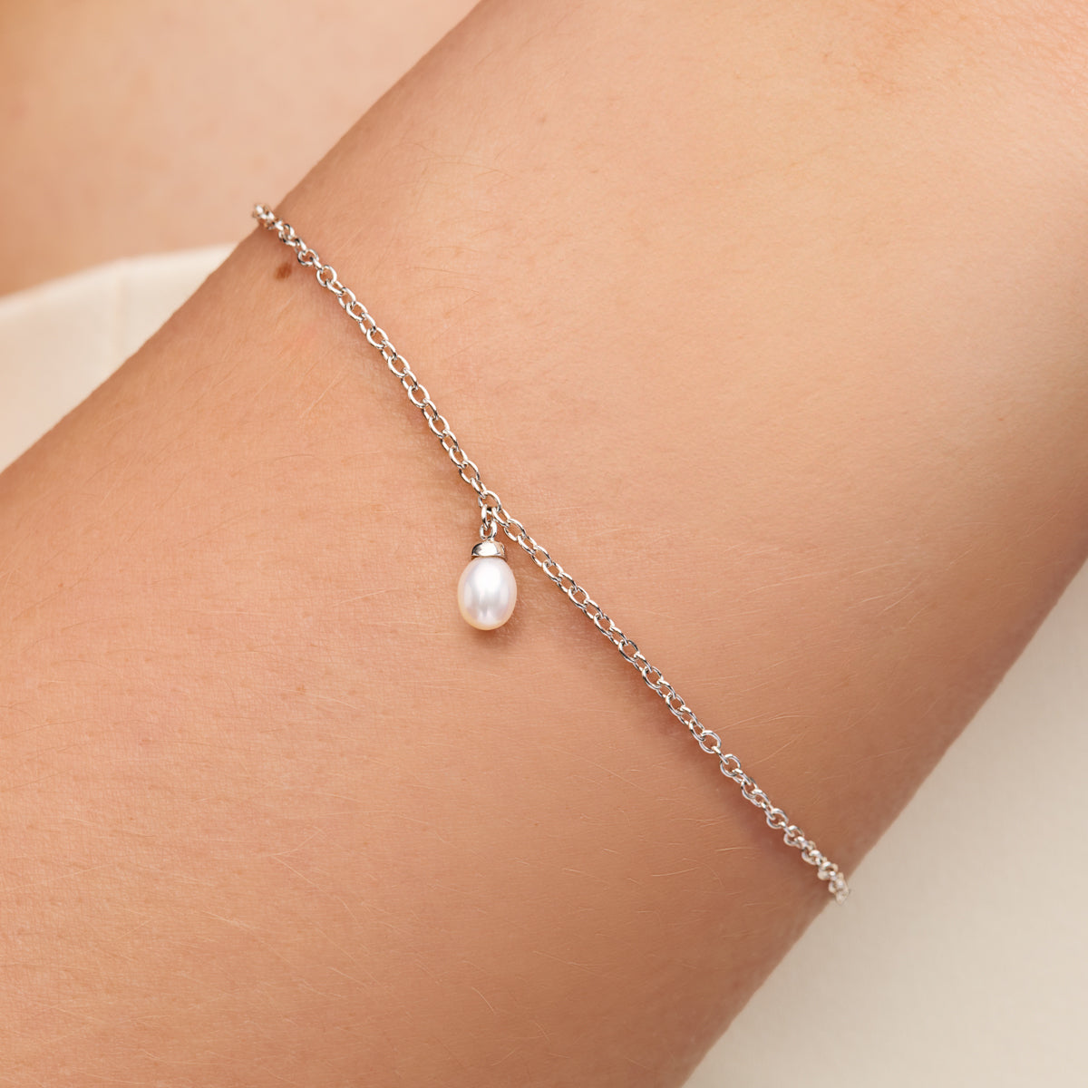 Fine Organic Pearl Bracelet (Silver)