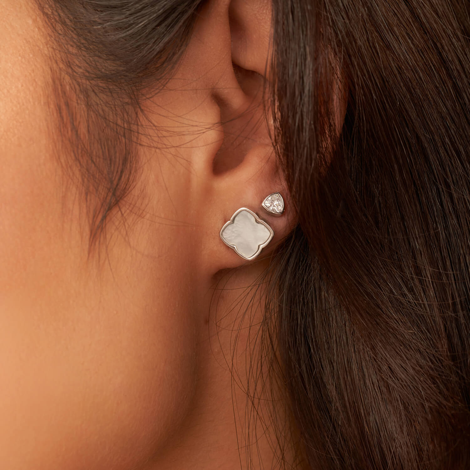 Pearl Clover Stud Earrings (Silver)