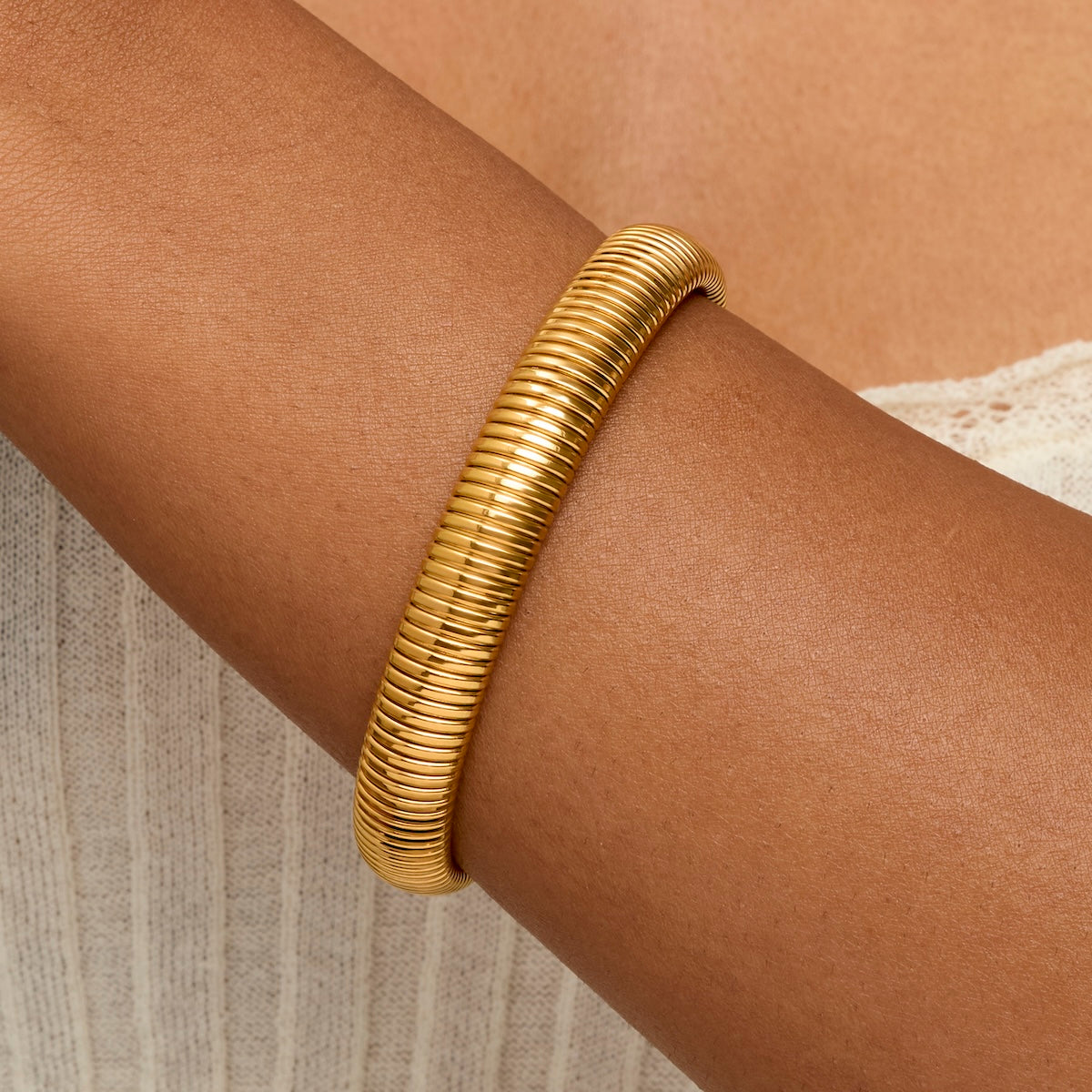 Stretch Bangle (Gold)