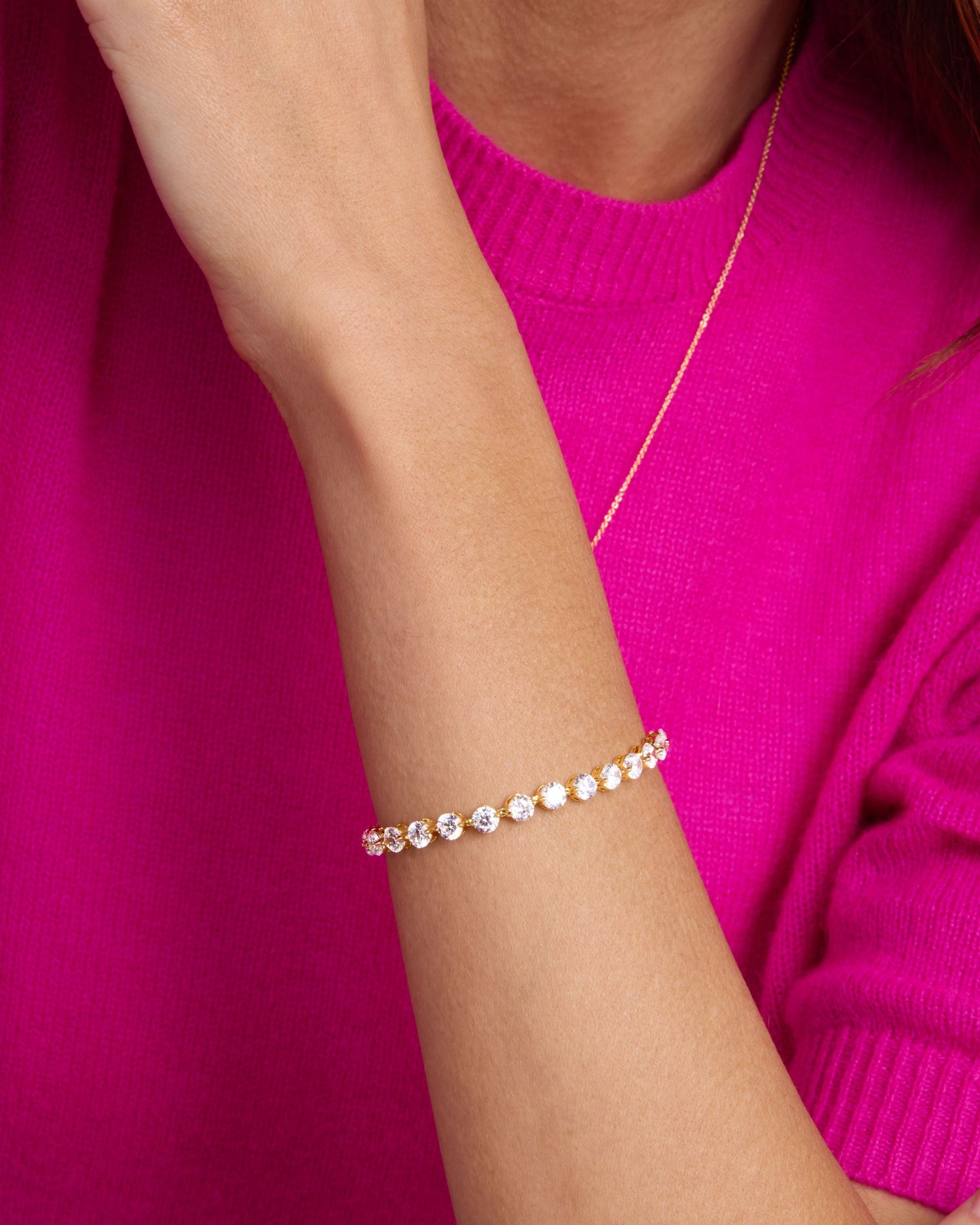 she-is-an-icon-tennis-bracelet-in-gold-and-white-diamondettes