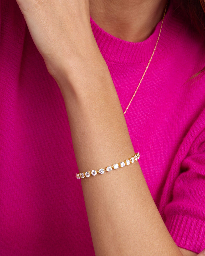 she-is-an-icon-tennis-bracelet-in-gold-and-white-diamondettes