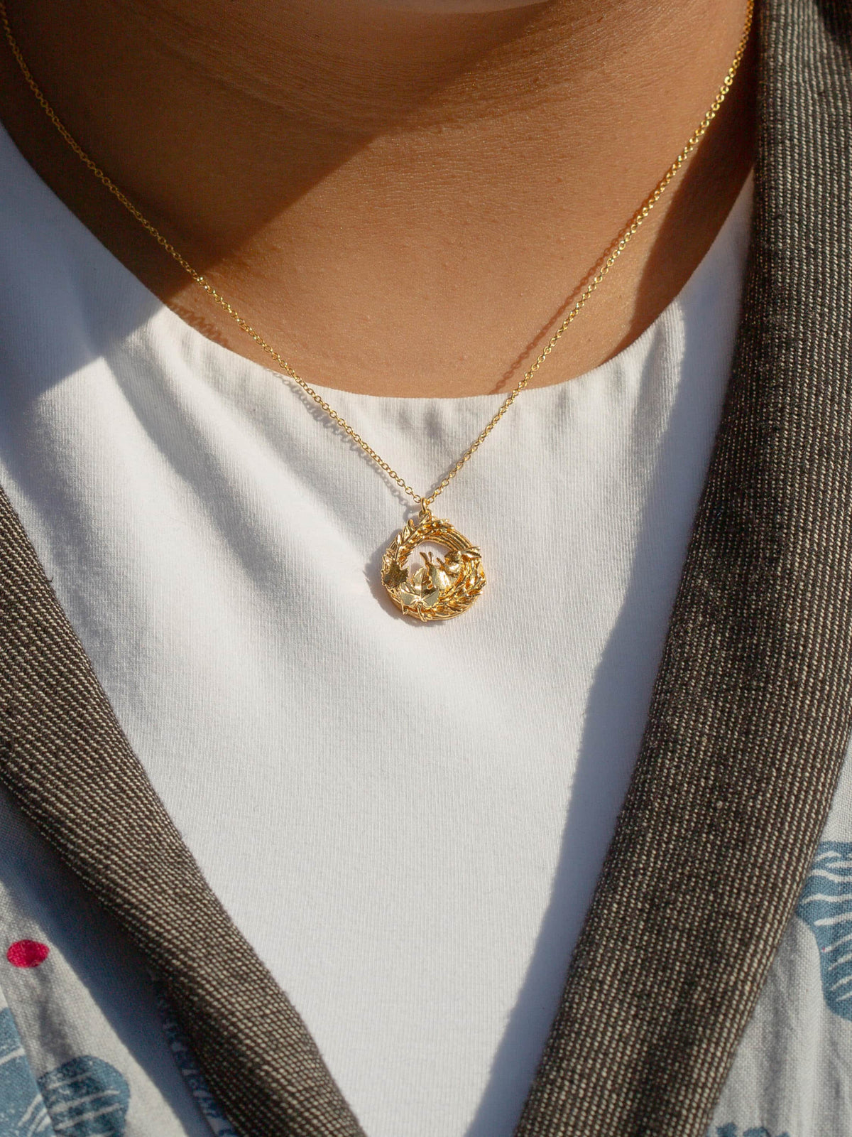 Sleepy Hare Leafy Loop Necklace